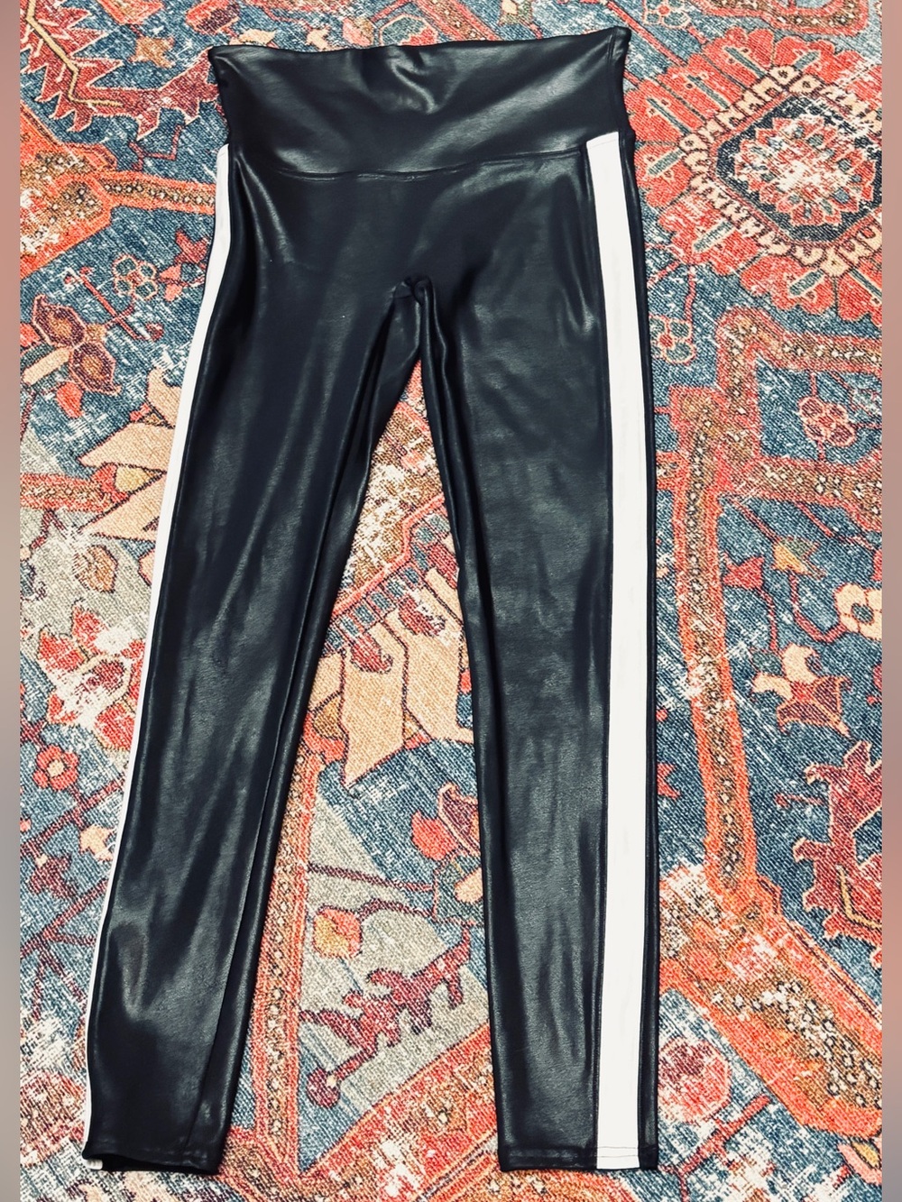 Black Faux Leather Leggings with White Side Stripe Sz. Large
EUC